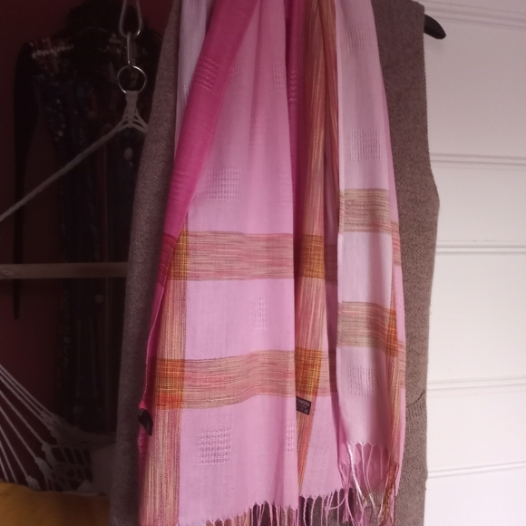 Pink hue Pashmina - Picture 9 of 9